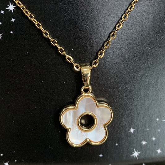 Shell Flower Necklace