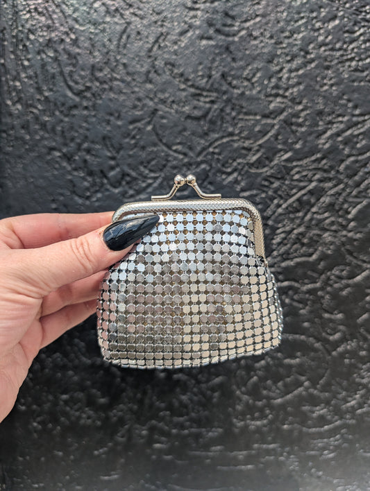 Vintage coin purse mesh kiss lock pattern